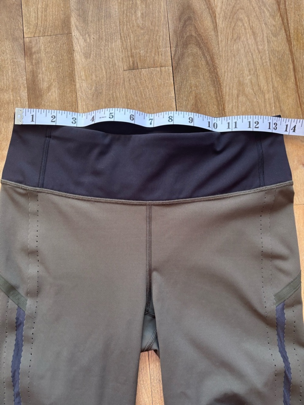 Lululemon athletica Olive Green & Black Cropped/ Capri Leggings - Picture 3 of 7